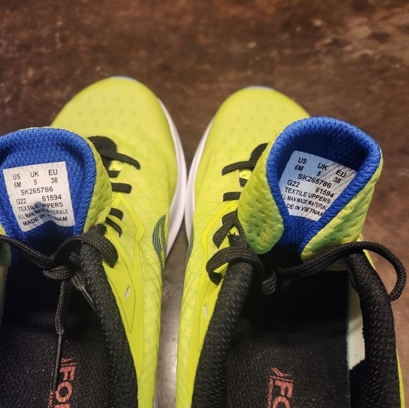 Saucony Endorphin KDZ sneakers - Picture 9 of 11